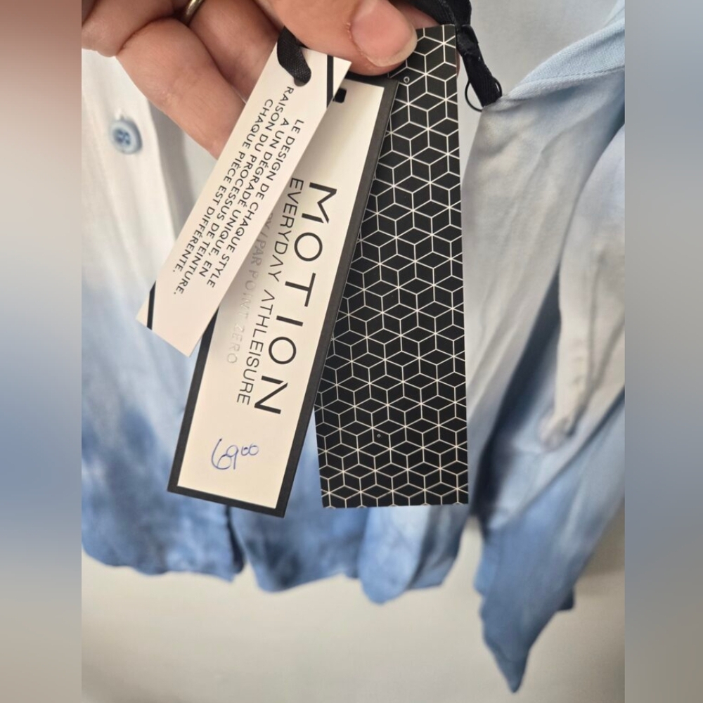 New MOTION By POINT ZERO Blue Tie-Dye Rayon Top - Picture 7 of 10